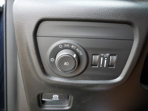 Used 2023 Jeep Grand Cherokee L Limited AWD/4WD image 26