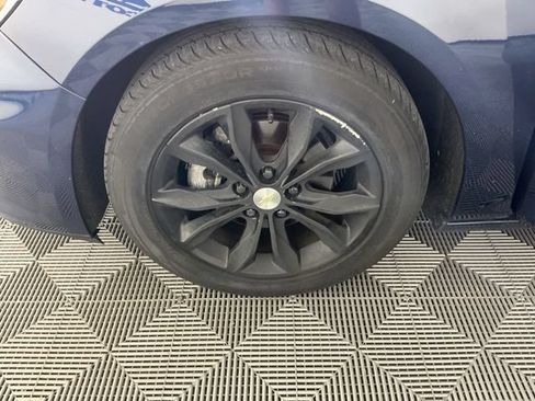 Used 2020 Chevrolet Malibu LT FWD image 17