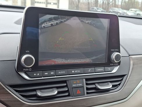 Used 2024 Nissan Altima 2.5 SV image 18