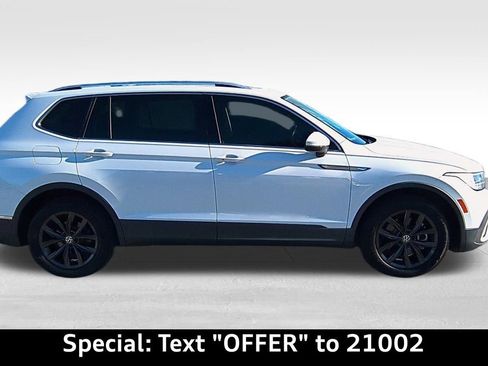 Used 2022 Volkswagen Tiguan SE w/ Panoramic Sunroof Package image 36