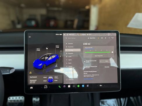 Used 2023 Tesla Model 3 Standard Range RWD image 31