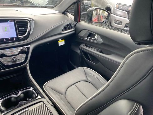 New 2026 Chrysler Pacifica Limited w/ S Appearance Package image 37