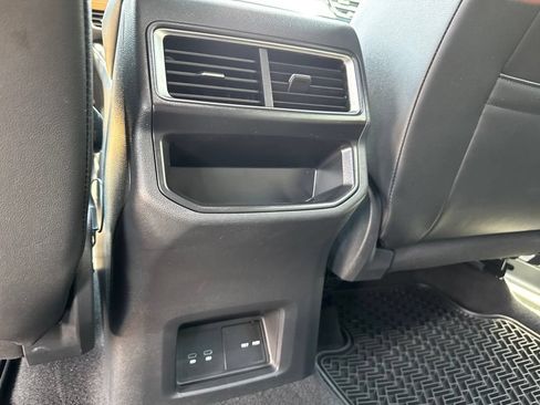 Used 2024 Volkswagen Atlas Cross Sport SE AWD/4WD image 15
