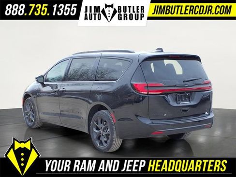 New 2026 Chrysler Pacifica Select w/ S Appearance Package AWD/4WD image 4