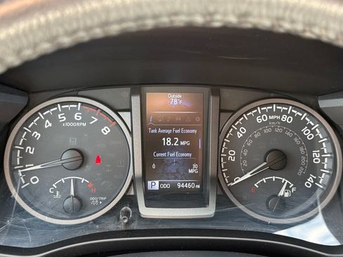 Used 2018 Toyota Tacoma TRD Sport w/ Technology Package AWD/4WD image 7
