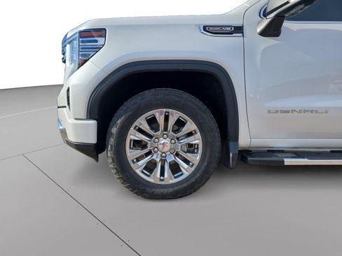 Used 2022 GMC Sierra 1500 Denali w/ Technology Package AWD/4WD image 9