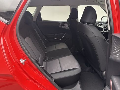 Used 2025 Kia Soul LX w/ LX Technology Package FWD image 17