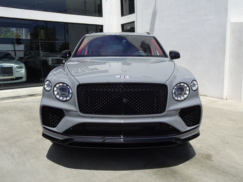 Used 2023 Bentley Bentayga AWD/4WD image 2