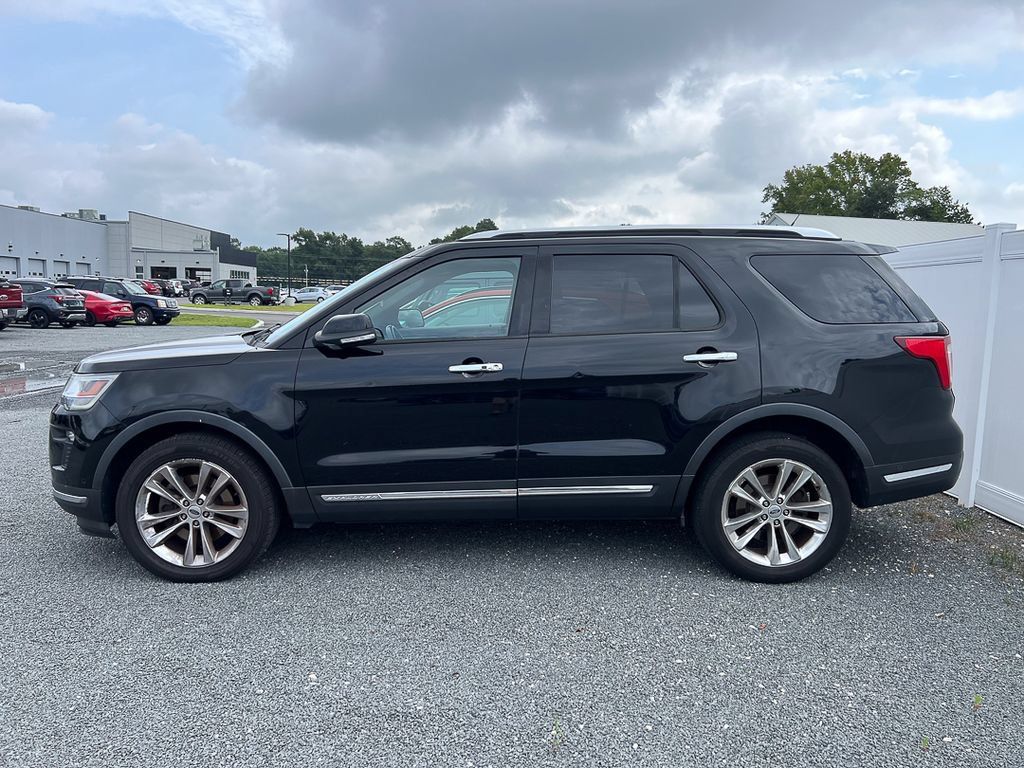 Used 2018 Ford Explorer Limited w/ Equipment Group 301A AWD/4WD image 2