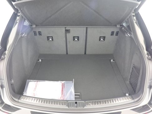 Used 2025 Porsche Macan image 16