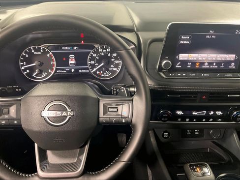 Used 2025 Nissan Rogue SV image 19