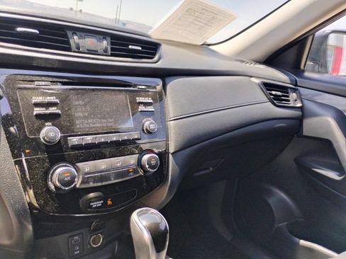 Used 2017 Nissan Rogue S AWD/4WD image 19