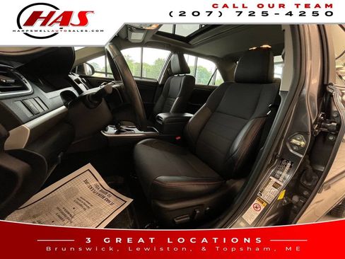 Used 2017 Toyota Camry SE w/ Moonroof Package FWD image 10