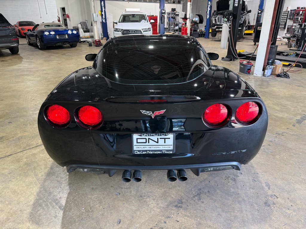 Used 2005 Chevrolet Corvette Coupe w/ Preferred Equipment Group RWD image 3