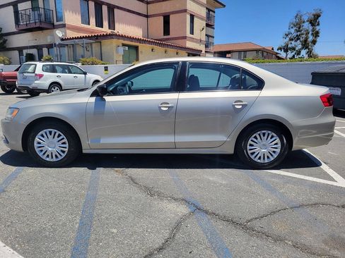 Used 2014 Volkswagen Jetta S FWD image 2