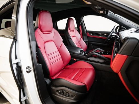Used 2026 Porsche Cayenne GTS AWD/4WD image 30