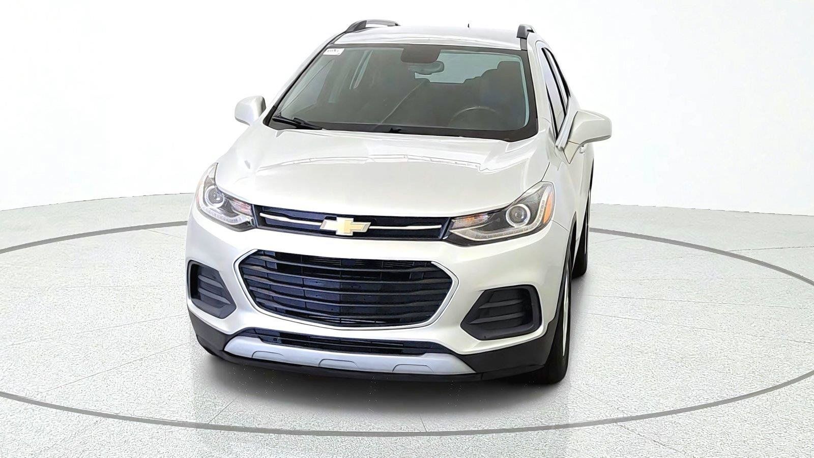 Used 2020 Chevrolet Trax LT w/ LT Convenience Package FWD image 3