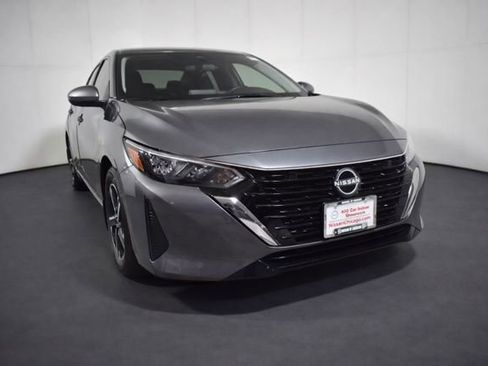 Certified 2025 Nissan Sentra SV image 3