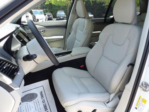 Certified 2025 Volvo XC90 T8 Plus AWD/4WD image 11