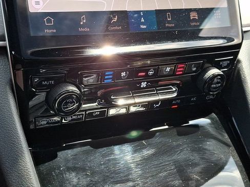 Certified 2023 Jeep Grand Cherokee Limited w/ Luxury Tech Group II AWD/4WD image 21