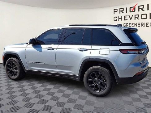 Used 2025 Jeep Grand Cherokee Altitude image 6