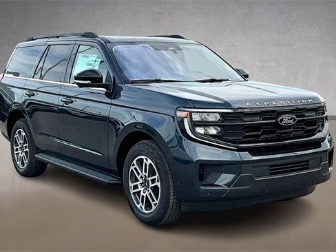 New 2025 Ford Expedition Active image 2