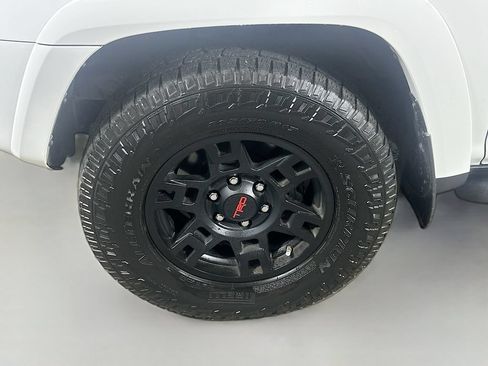 Used 2020 Toyota 4Runner SR5 AWD/4WD image 8