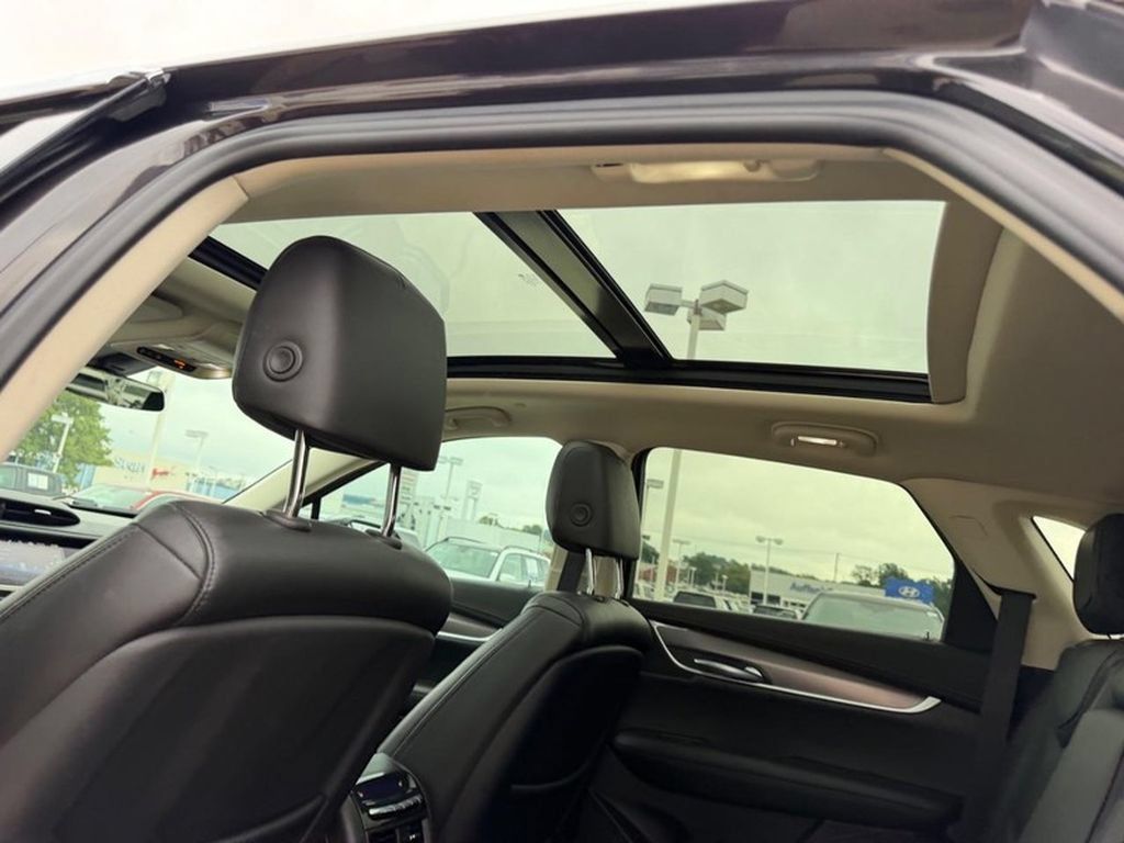Used 2018 Cadillac XT5 Premium Luxury FWD image 10