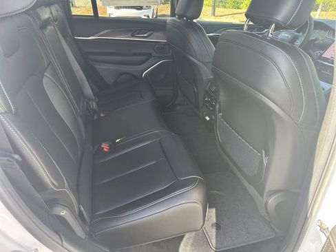 New 2025 Jeep Grand Cherokee Limited w/ Black Appearance Package image 15