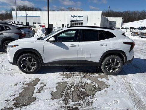 New 2026 Chevrolet Trax LT w/ Driver Confidence Package image 2