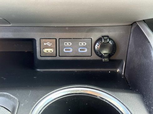 Used 2022 Toyota Highlander L image 26