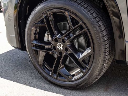 Used 2025 Volkswagen Tiguan SE R-Line AWD/4WD image 7