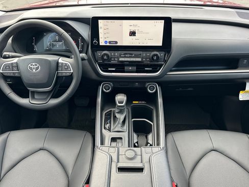 Certified 2026 Toyota Grand Highlander FWD image 13