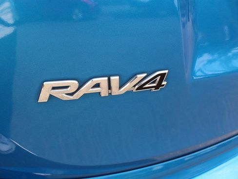 Used 2018 Toyota RAV4 XLE w/ Plus Extra Value Package AWD/4WD image 28
