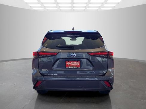 Used 2023 Toyota Highlander XLE AWD/4WD image 6