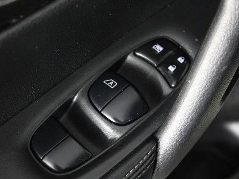 Certified 2020 Nissan Rogue SV FWD image 23