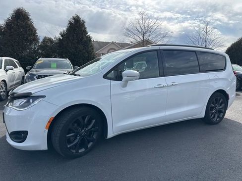 Used 2018 Chrysler Pacifica Limited w/ Advanced Safetytec Group image 15