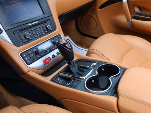 Used 2015 Maserati GranTurismo Convertible image 12