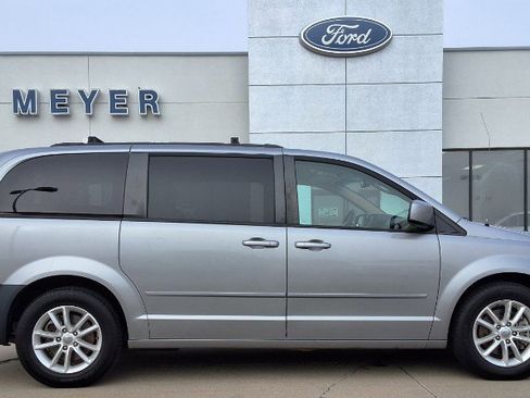 Used 2016 Dodge Grand Caravan SXT w/ UConnect Hands-Free Group image 1