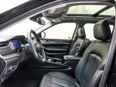 Used 2022 Jeep Grand Cherokee Limited image 9