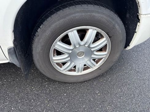 Used 2005 Chrysler Town & Country Touring image 11