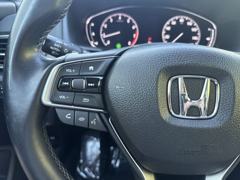 Used 2018 Honda Accord Touring image 25