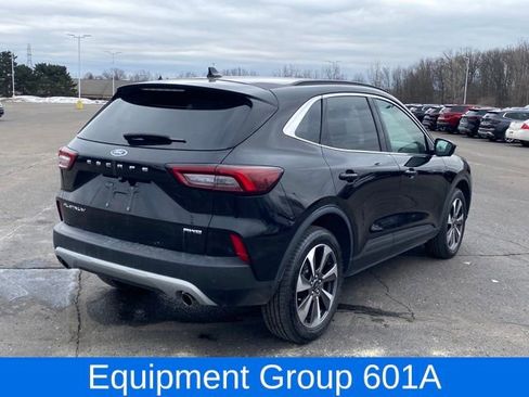 Used 2023 Ford Escape Platinum AWD/4WD image 3