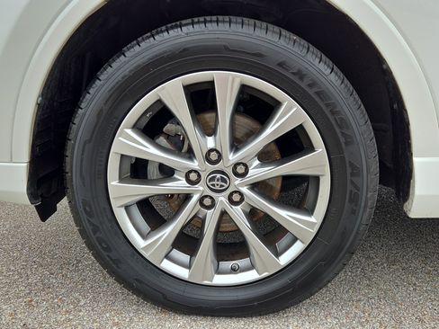 Used 2018 Toyota RAV4 Platinum AWD/4WD image 9