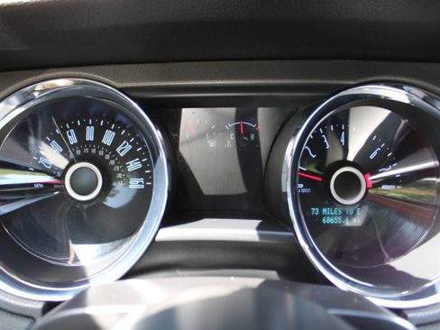 Used 2014 Ford Mustang Convertible RWD image 36