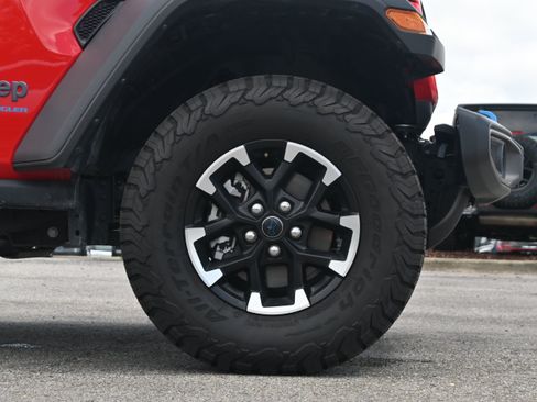Used 2025 Jeep Wrangler Unlimited Rubicon 4xe w/ Safety Group AWD/4WD image 13