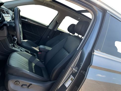 Used 2023 Volkswagen Tiguan SE w/ Panoramic Sunroof Package AWD/4WD image 9