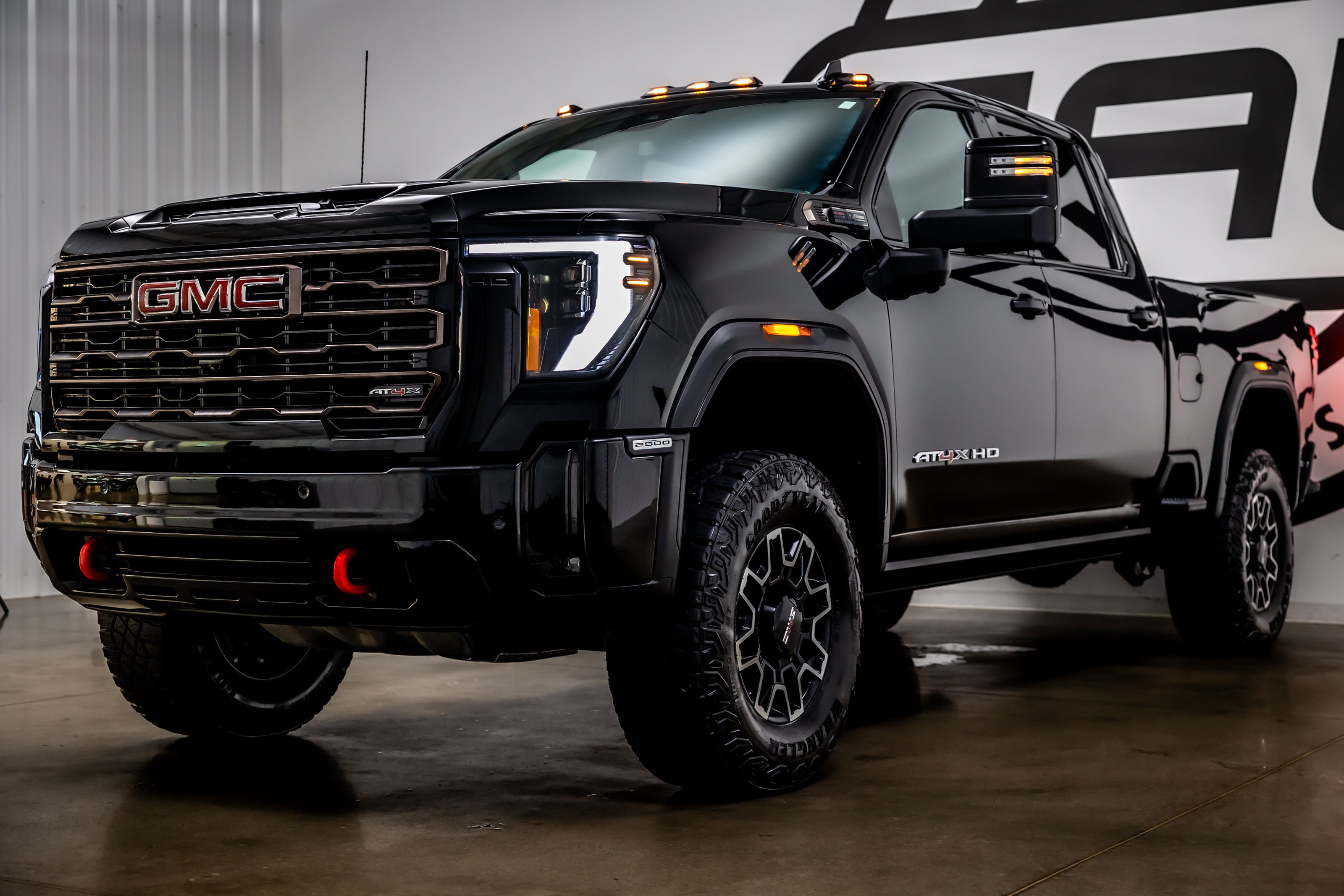 Used 2025 GMC Sierra 2500 AT4X AWD/4WD image 34
