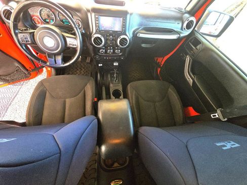 Used 2015 Jeep Wrangler Unlimited Rubicon w/ Connectivity Group image 15