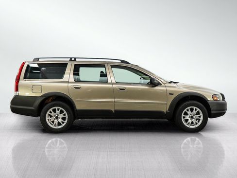 Used 2004 Volvo XC70 AWD/4WD image 6